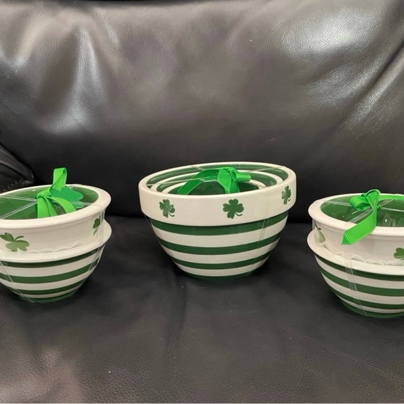 Terramoto Lucky Irish Shamrock Clover Nested Bowls, Set of 3 - Picture 5 of 11